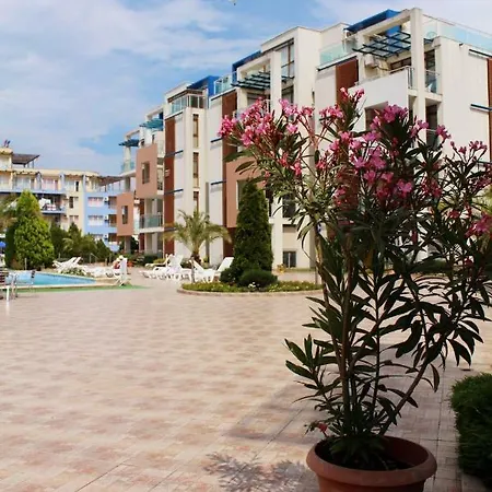 Sun 1 - Family Apart